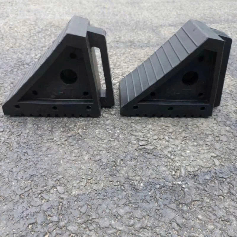  CỤC CHÈN BÁNH XE TẢI 210 X 150 X 105